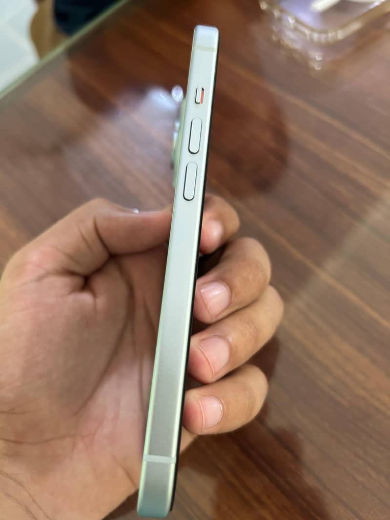 Apple iPhone 15 3