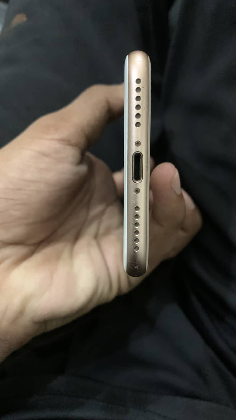 Apple iPhone 8 4