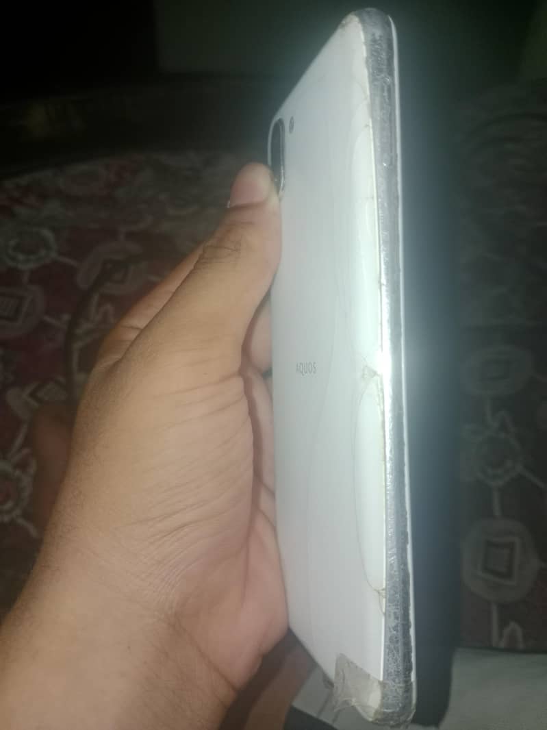 Sharp Aquos R2 2