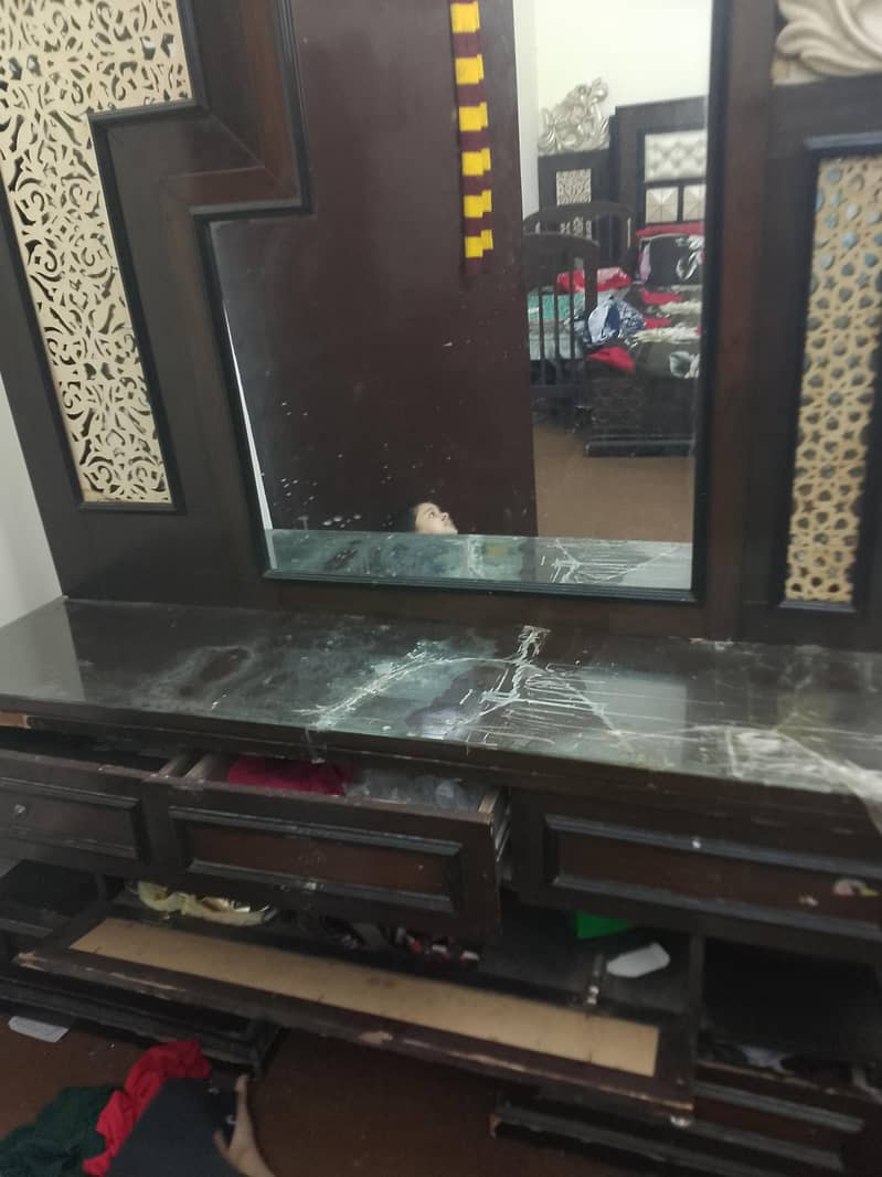 dressing table 0