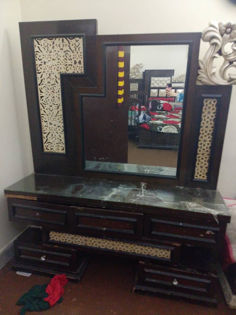 dressing table 3