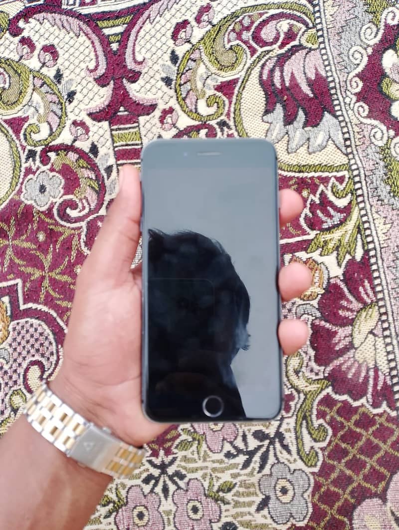 Apple iPhone 8 Plus 1