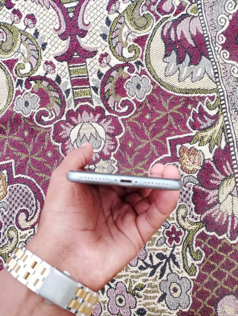 Apple iPhone 8 Plus 3
