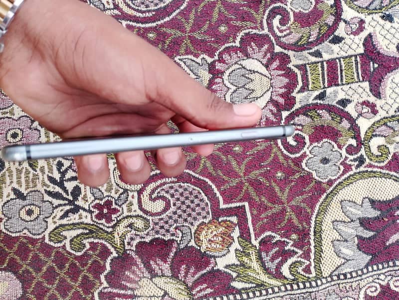 Apple iPhone 8 Plus 4