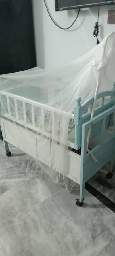 Baby Swing jhula New condition 4 month used price 22000