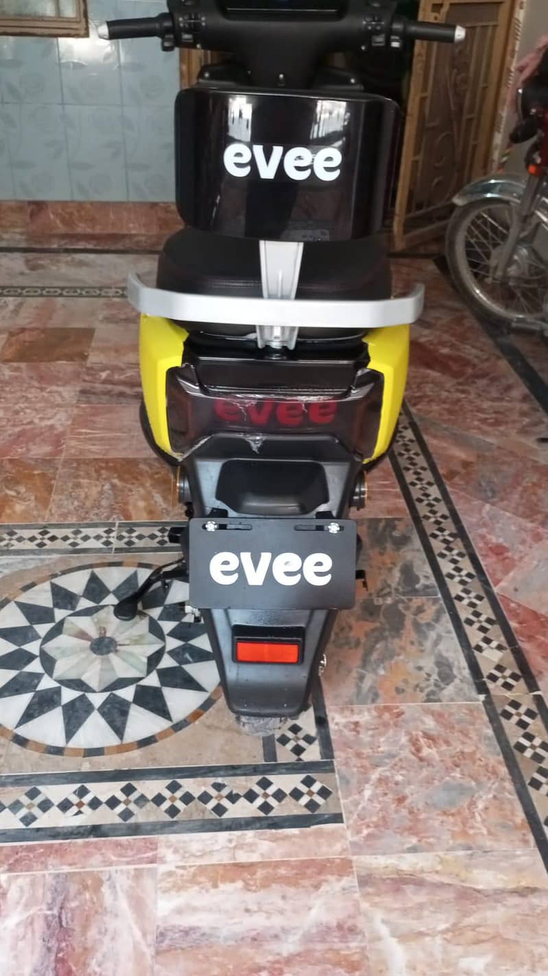 scooty 1