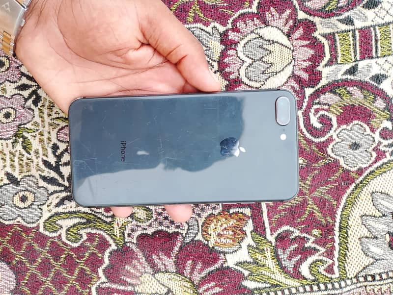 Apple iPhone 8 Plus 5