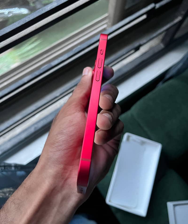 Apple iPhone 13 4