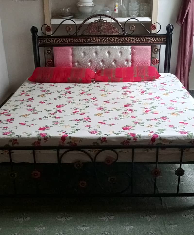 Double bed 0