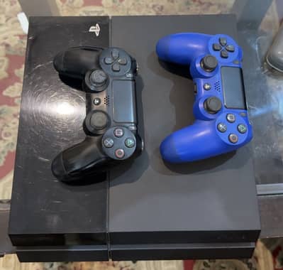 PS4 Fat 500GB | 2 Original Controllers | 4 Games CDs