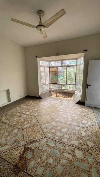 Terrace Style Old House Size 25-60 Tipel Storey House For Sale Location Islamabad I-10/2