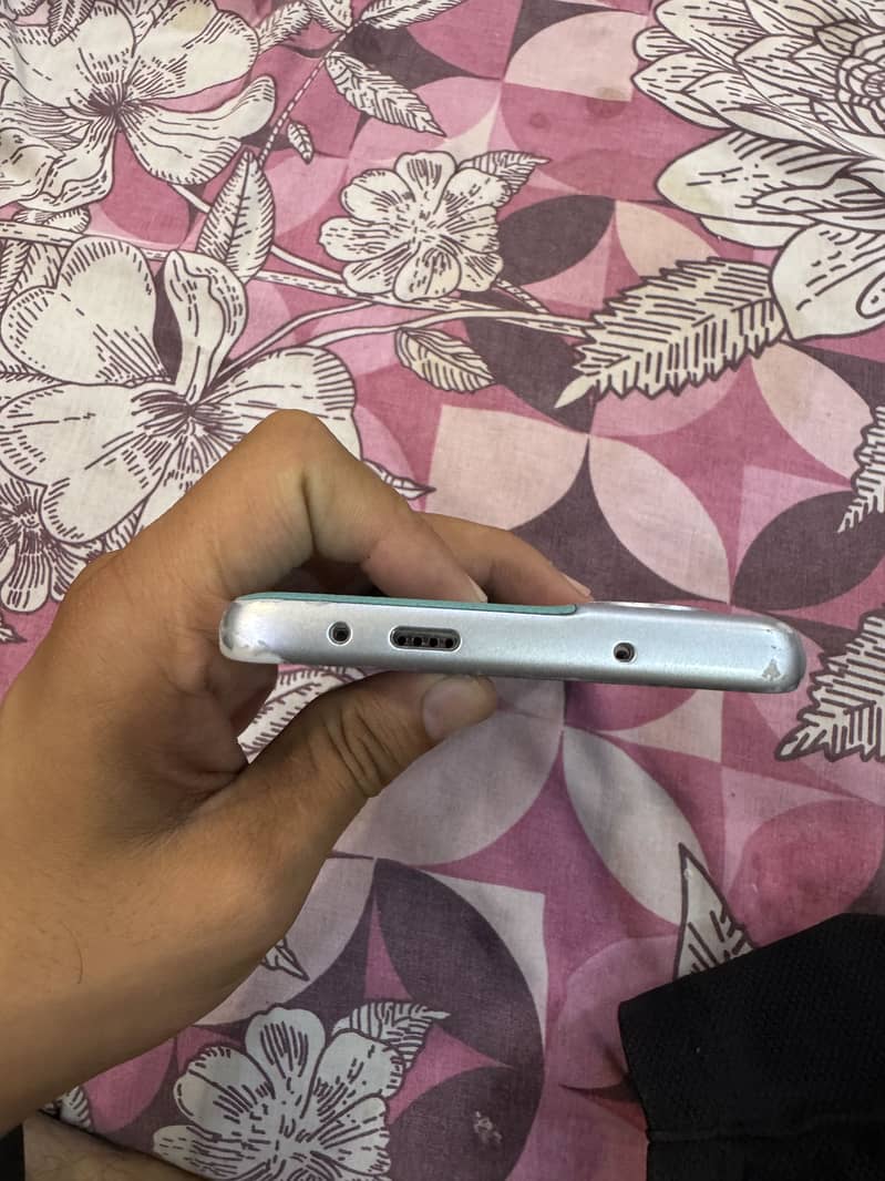 Tecno Camon 40 Pro 0