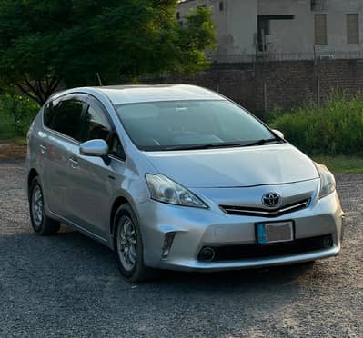 Toyota Prius Alpha 2012