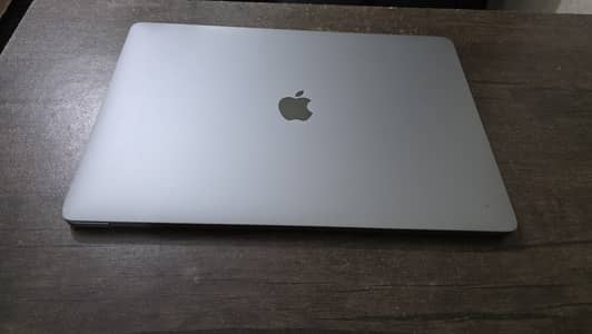 Apple MacBook Pro 15" 2019 | Core i9 | 32GB RAM | 500GB SSD | Radeon