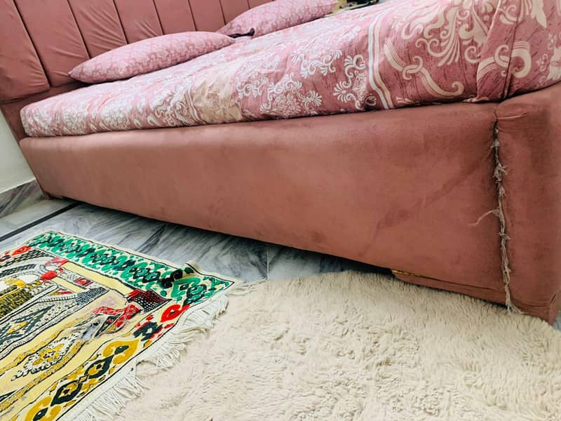 Queen Size Bed 2
