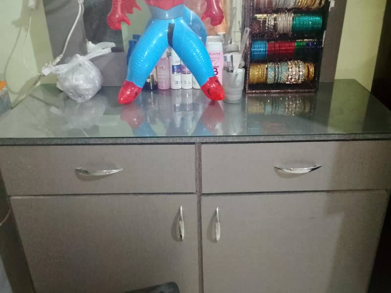 Dressing table 0