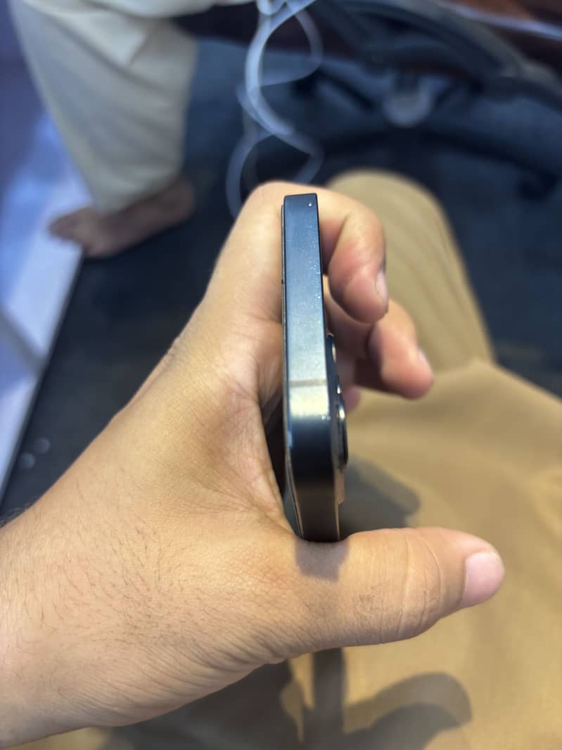 Apple iPhone 13 2