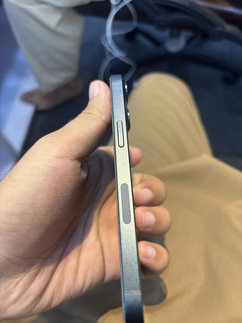 Apple iPhone 13 6