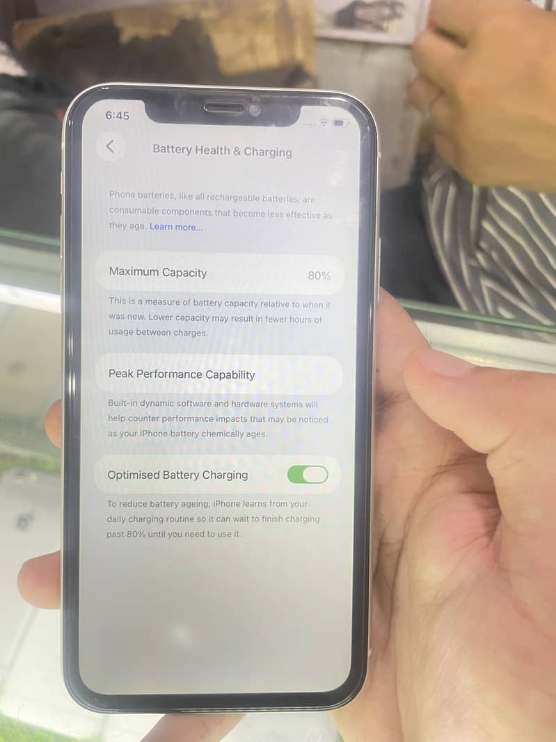 Apple iPhone 11 4