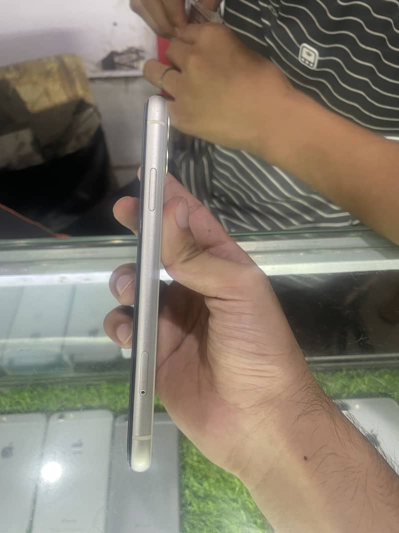 Apple iPhone 11 5