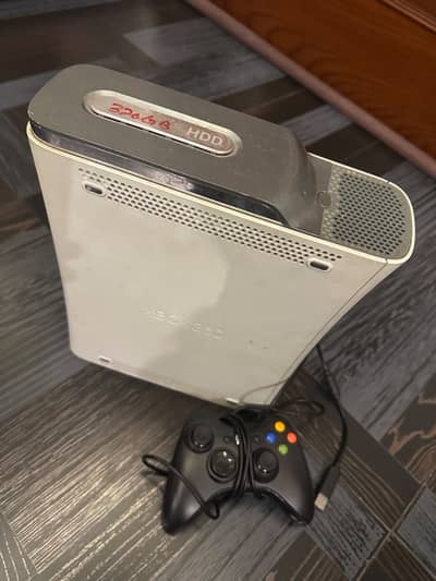 XBOX 360 WITH 20+ GAMES INSTALLED