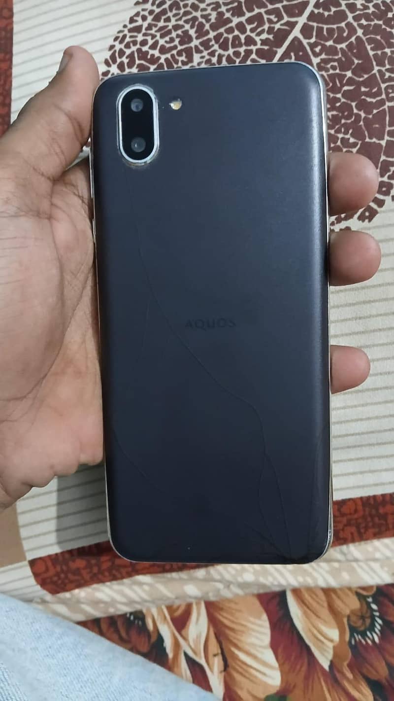 Sharp Aquos R2 1