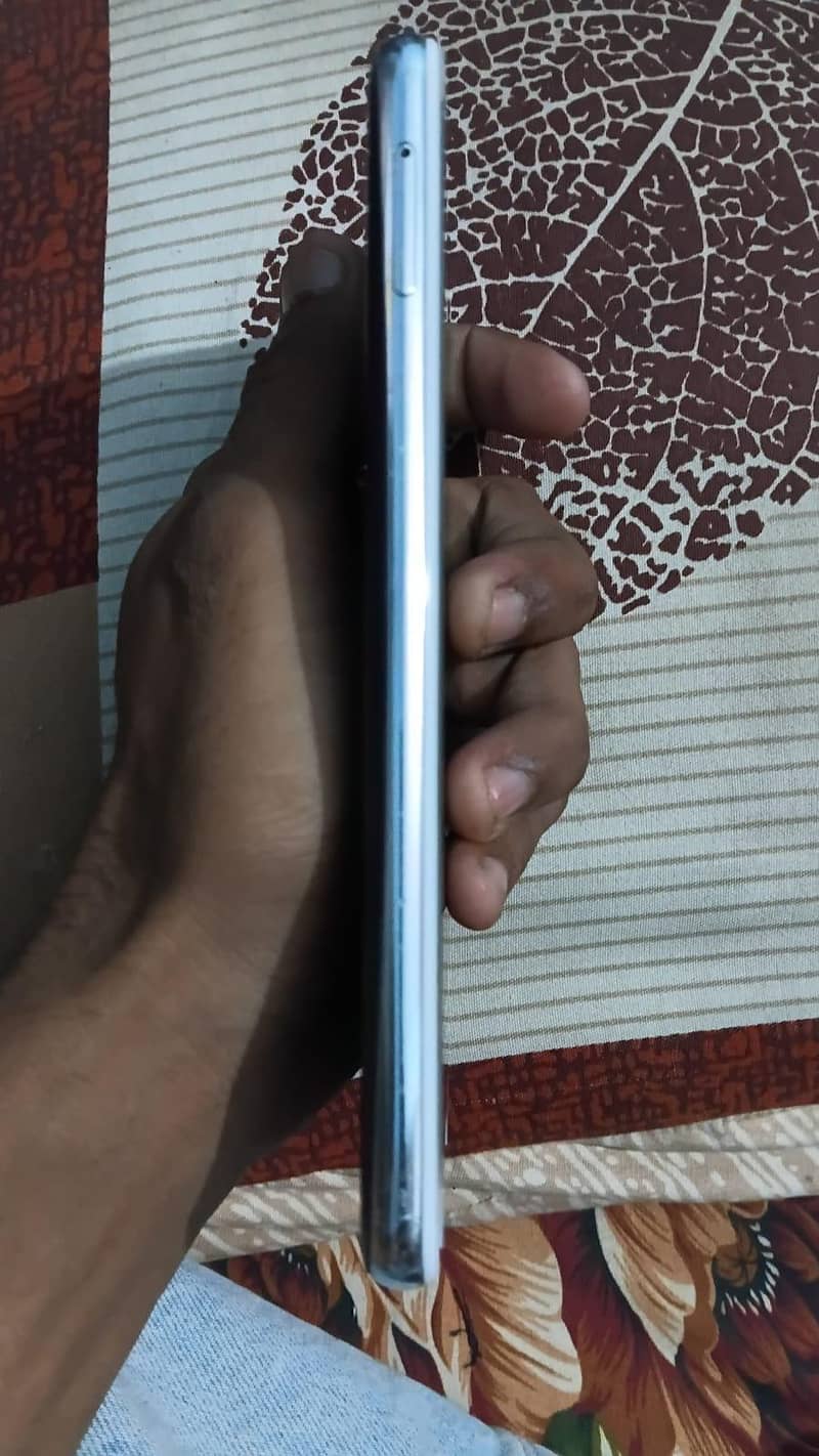 Sharp Aquos R2 4