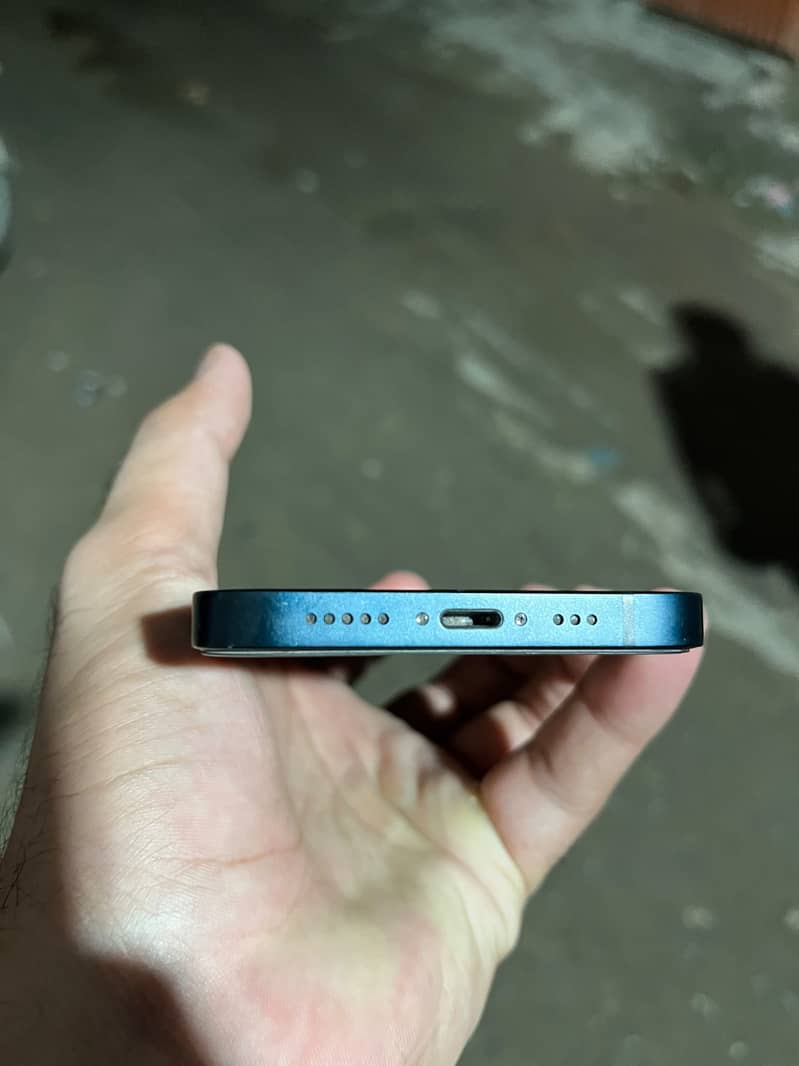 Apple iPhone 13 2