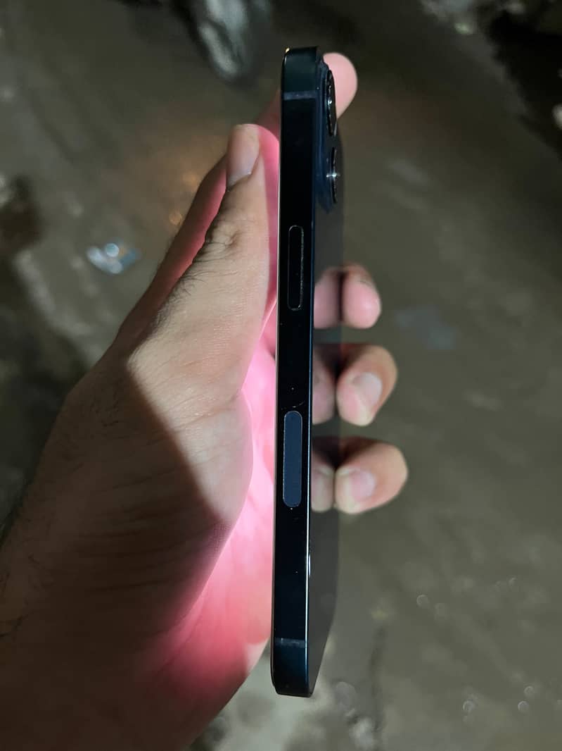 Apple iPhone 13 8