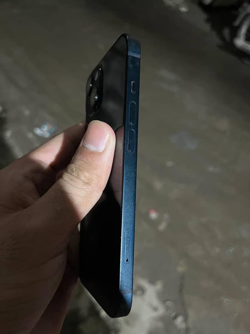 Apple iPhone 13 9
