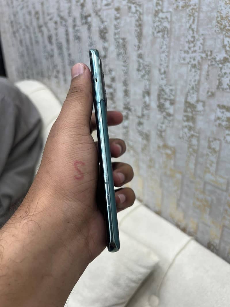 One Plus 10 Pro 1