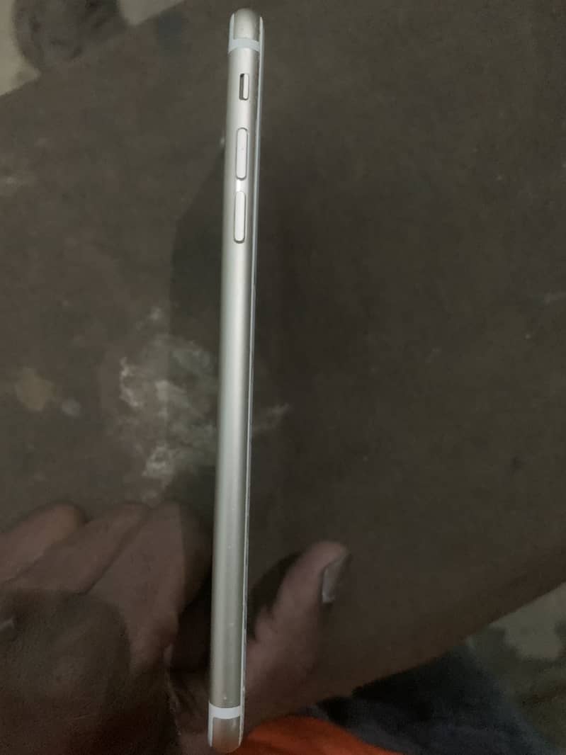 Apple iPhone 6 Plus 4