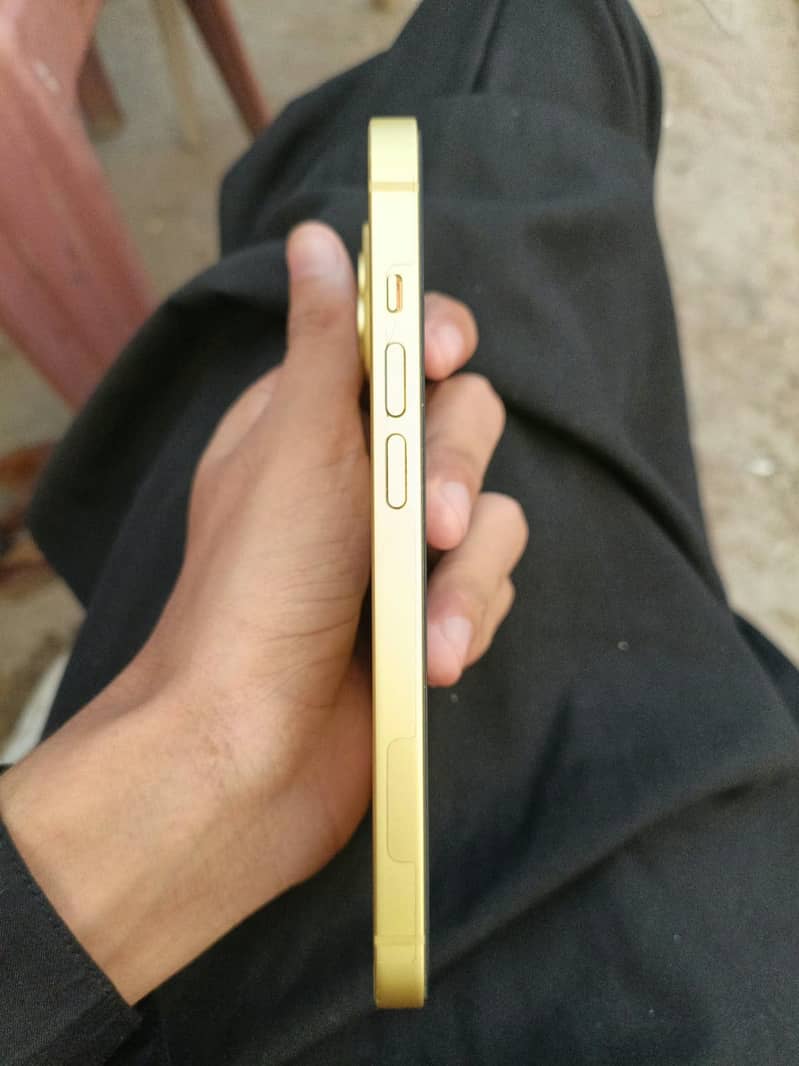 Apple iPhone 14 3