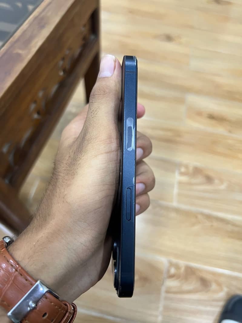 Apple iPhone 13 2