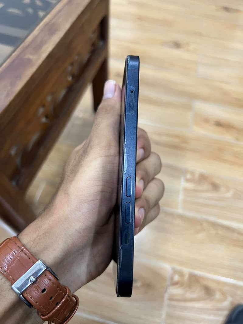 Apple iPhone 13 5