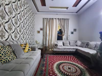 Beautiful Tripple Story 7 Rooms with bath Vip Location