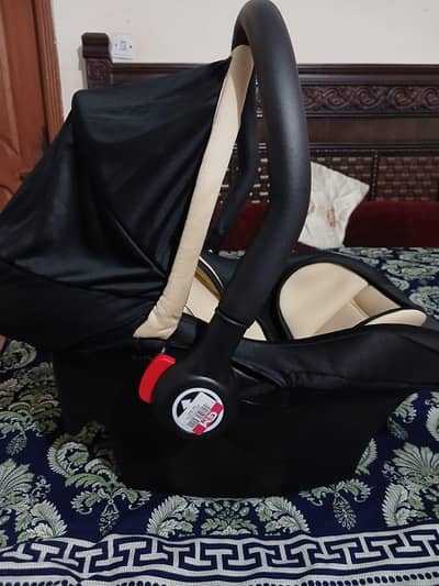 Baby Car Seat / Infant Carry Cot – Black & Beige – Excellent Condition