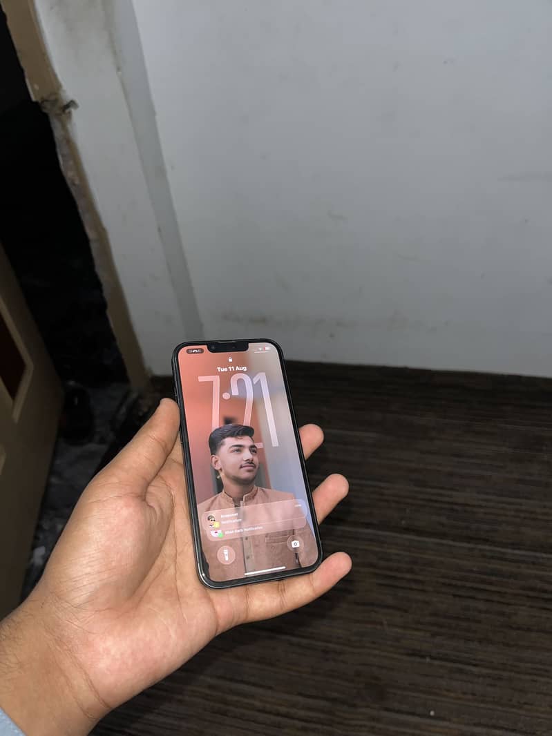 iPhone 13 3