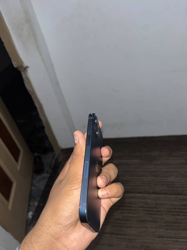 iPhone 13 6