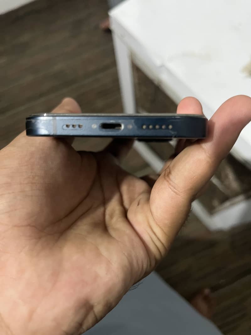 iPhone 13 7