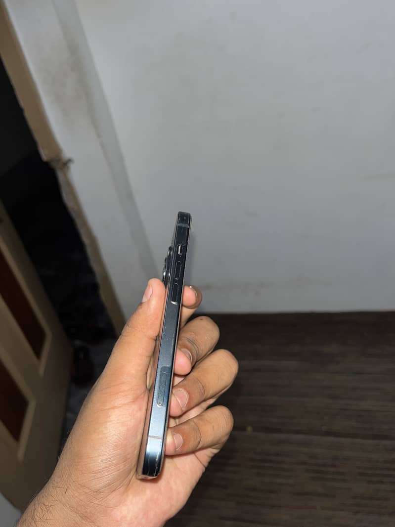 iPhone 13 9