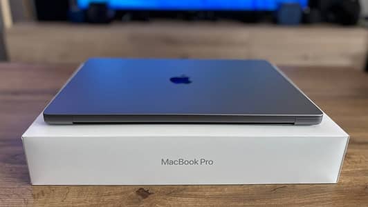 MacBook M2 Pro 16" inches with orignal Box and Charger