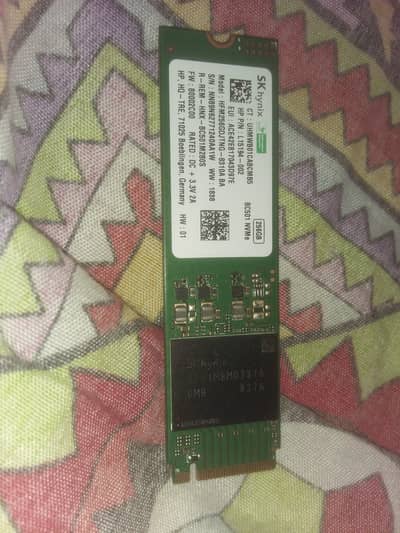 8GB DDR4 2400MHz RAM, 256GB NVMe M. 2 SSD, 15.6" Touch Screen & Laptop