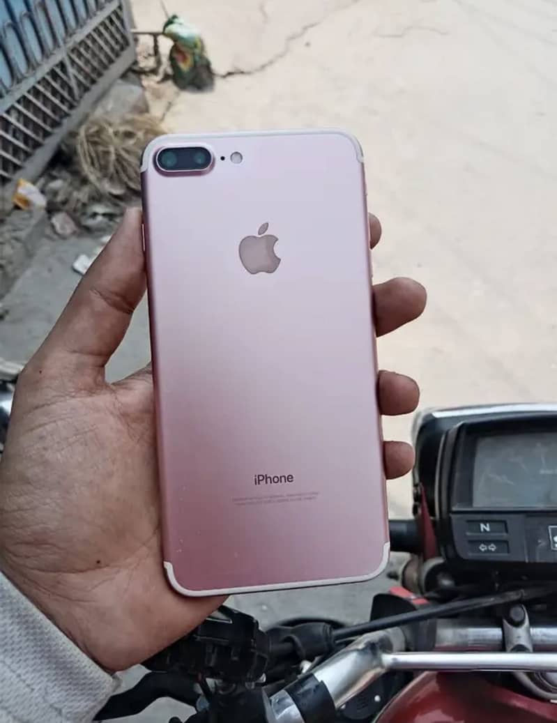 Apple iPhone 7 Plus 0