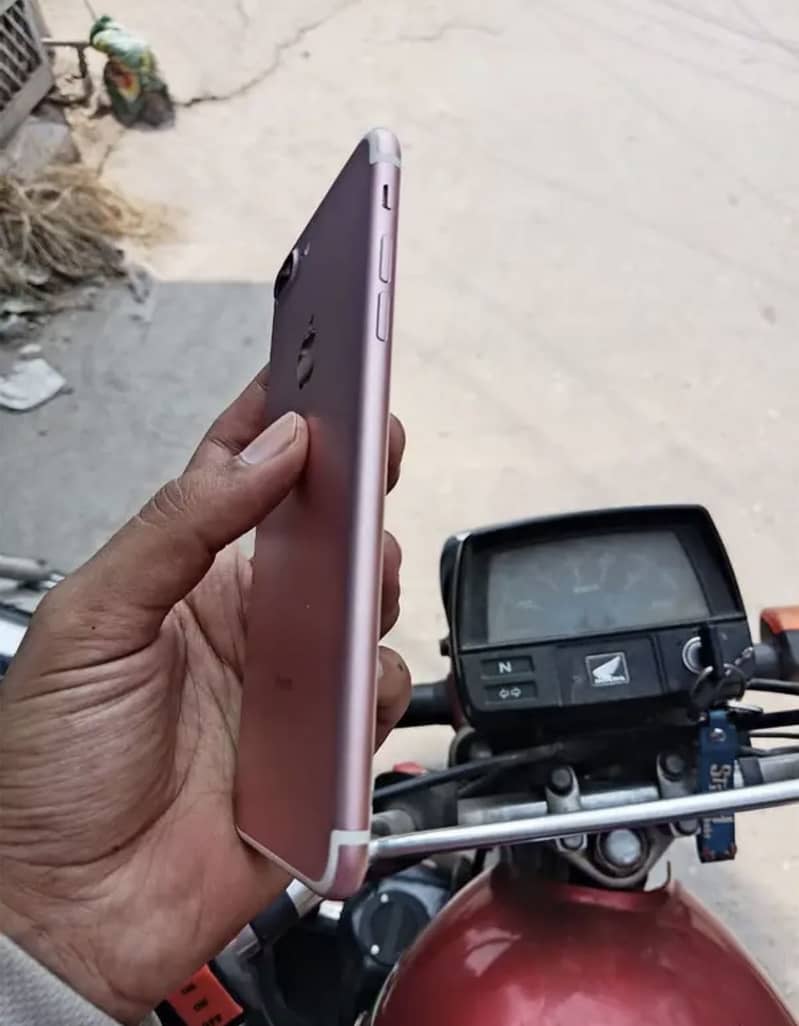 Apple iPhone 7 Plus 1
