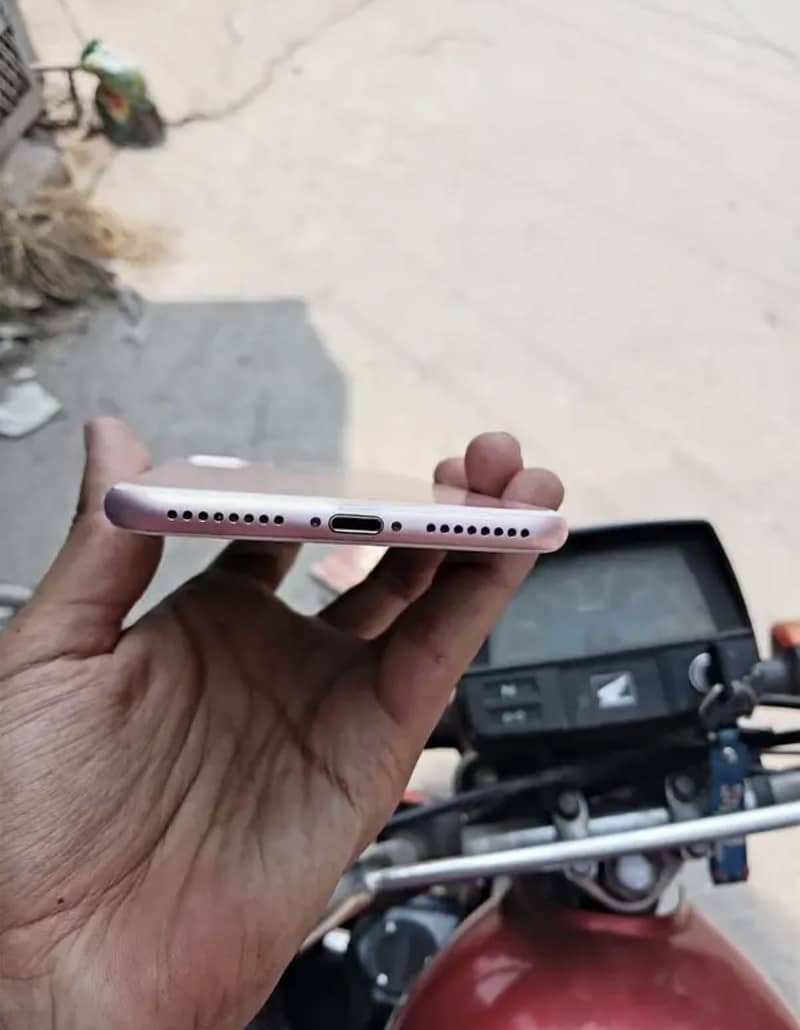 Apple iPhone 7 Plus 2