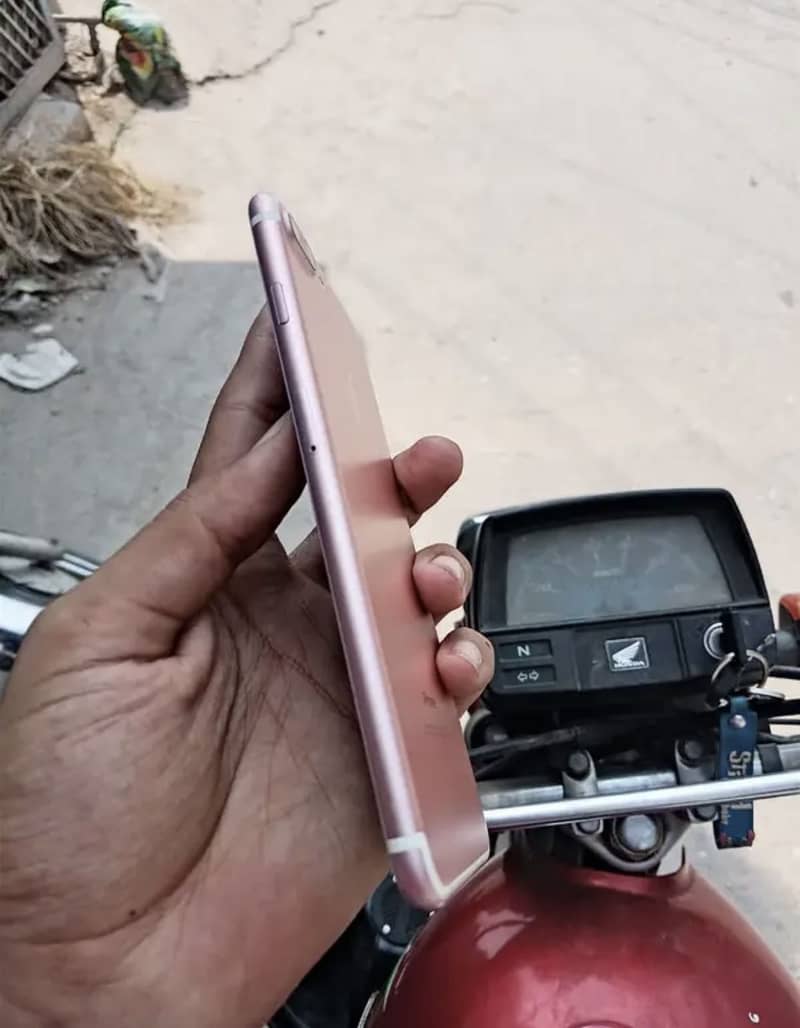 Apple iPhone 7 Plus 4