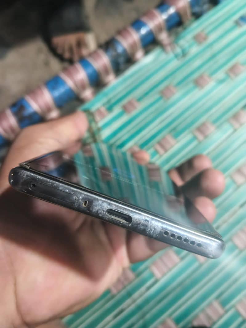 Tecno CAMON 40 Pro 4