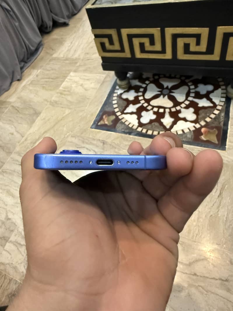 Apple iPhone 16 2