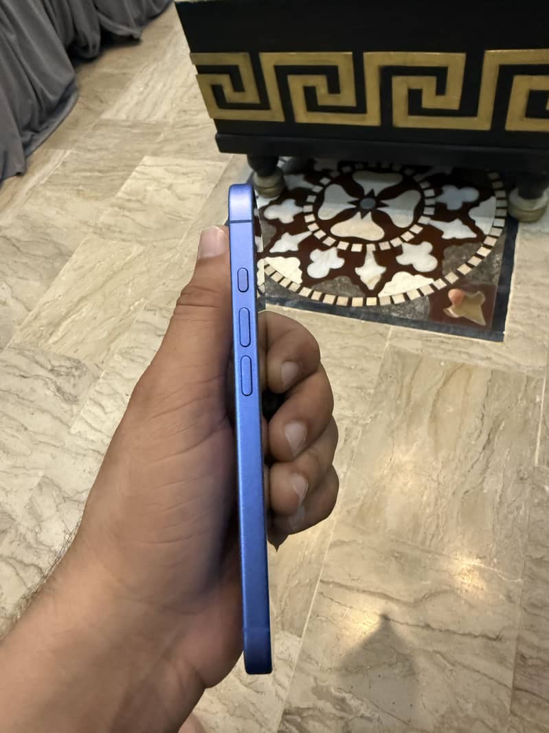 Apple iPhone 16 3